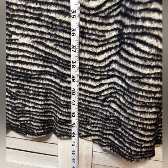 Catherine Malandrino Zebra Sweater Duster. Excellent Condition, Size Medium - Picture 13 of 16
